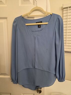 White House Black Market Light Blue V-Neck Long Sleeve Blouse